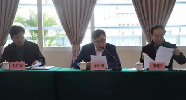 总局出版管理司副司长许正明主持座谈会