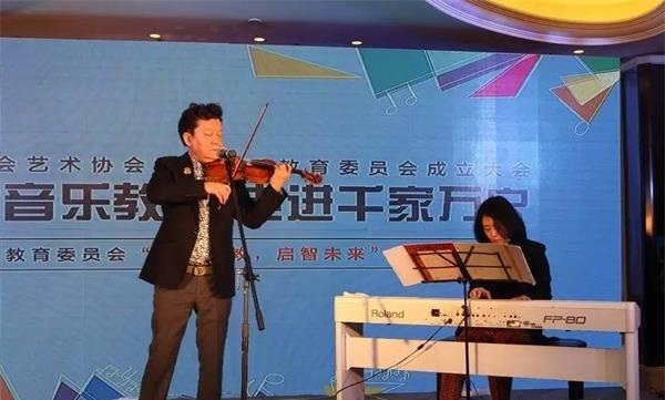 盛中国、濑田裕子夫妇现场演奏